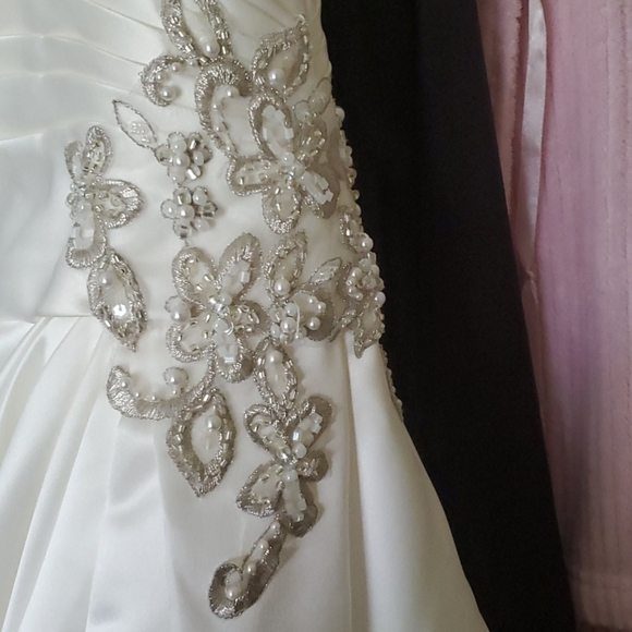 David's Bridal Halter Bodiced Wedding Gown Size 10 - Picture 2 of 10